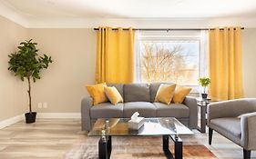 Entire 2 Bedroom Apartment Downtown - U3